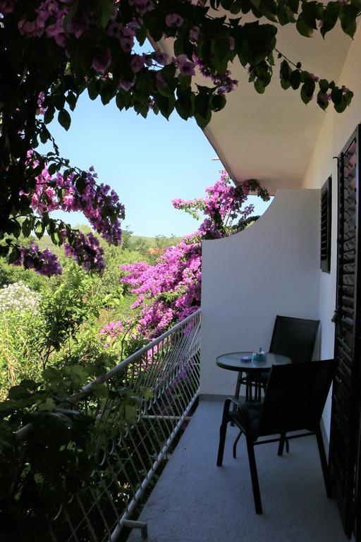 Apartments Milatic Jelsa  Extérieur photo