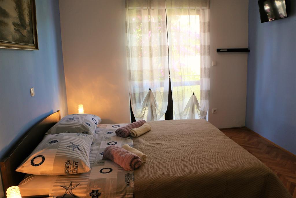 Apartments Milatic Jelsa  Extérieur photo