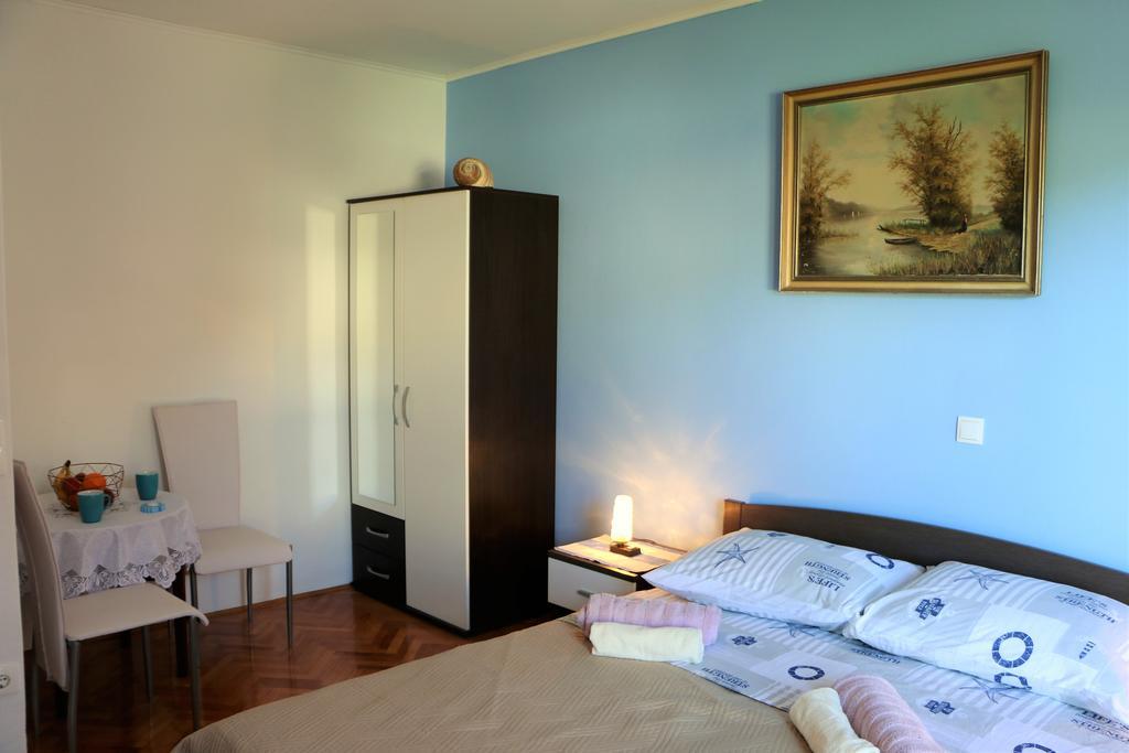 Apartments Milatic Jelsa  Extérieur photo