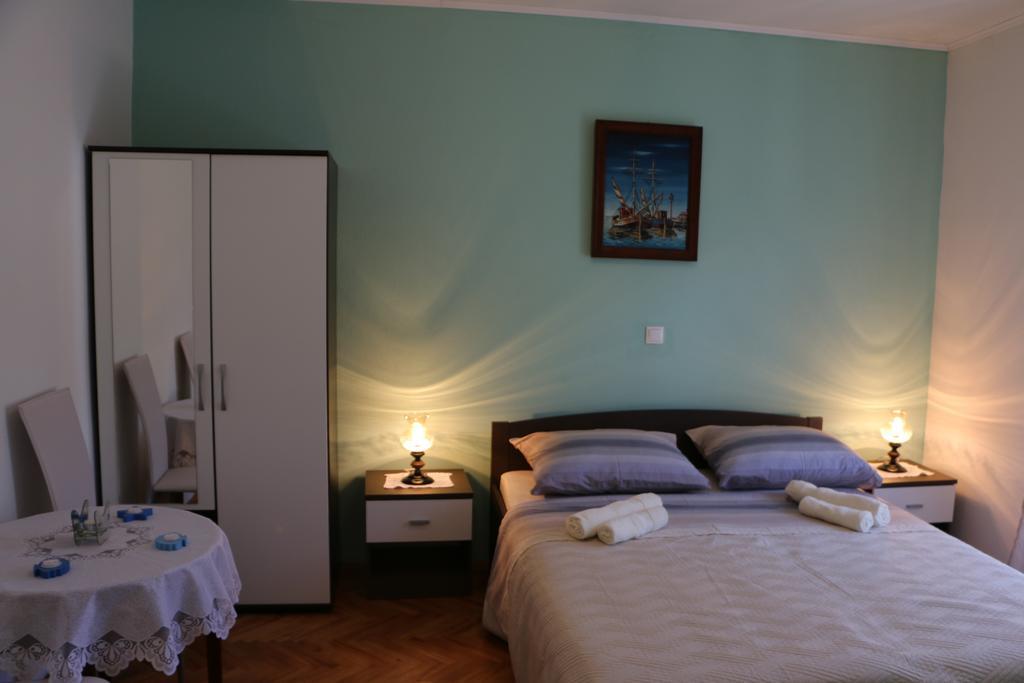 Apartments Milatic Jelsa  Extérieur photo
