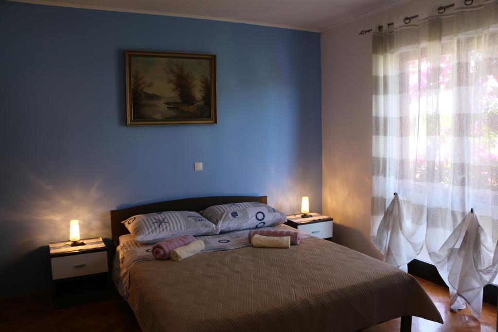 Apartments Milatic Jelsa  Extérieur photo