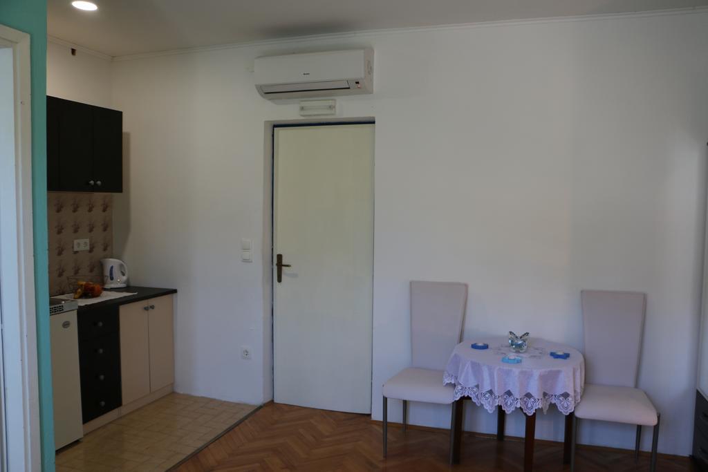 Apartments Milatic Jelsa  Extérieur photo