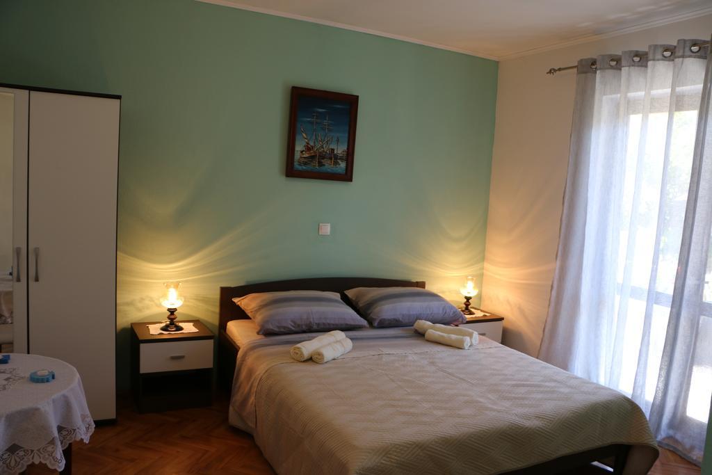Apartments Milatic Jelsa  Extérieur photo