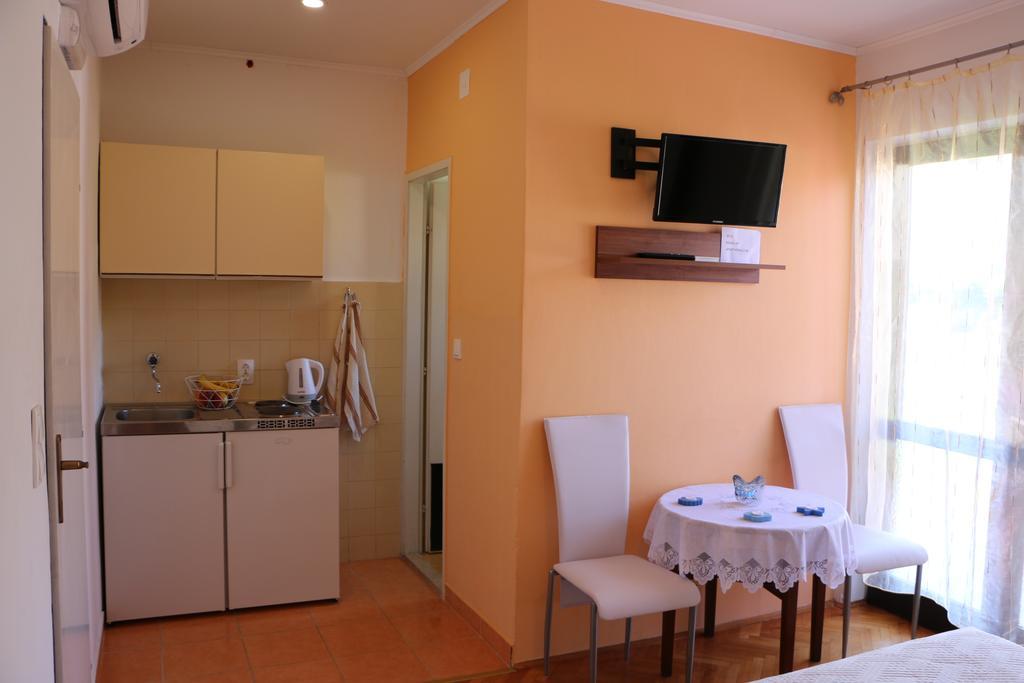 Apartments Milatic Jelsa  Extérieur photo