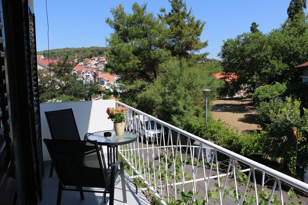 Apartments Milatic Jelsa  Extérieur photo