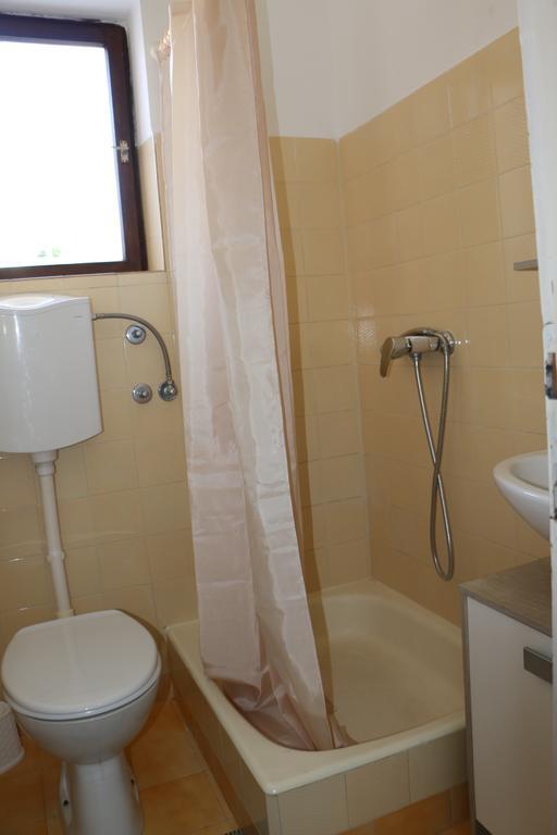 Apartments Milatic Jelsa  Extérieur photo