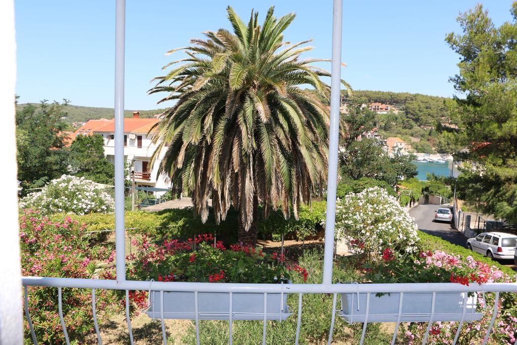 Apartments Milatic Jelsa  Extérieur photo